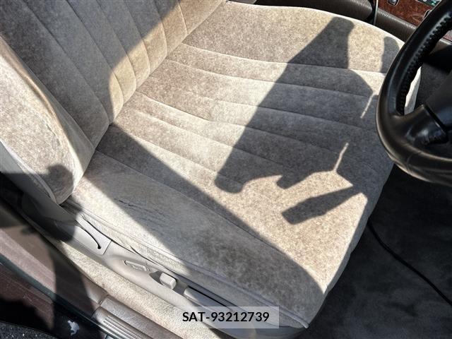 Toyota CROWN MAJESTA 1992 8939701-9