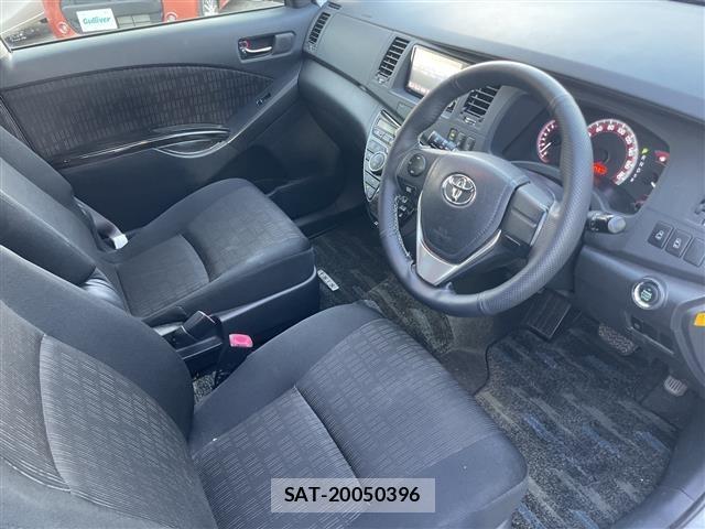 Toyota ISIS 2012 8707673-10