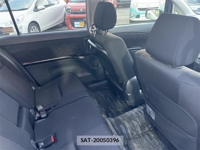 Toyota ISIS 2012 8707673-12