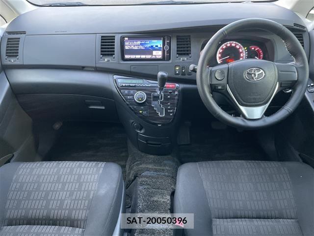 Toyota ISIS 2012 8707673-14