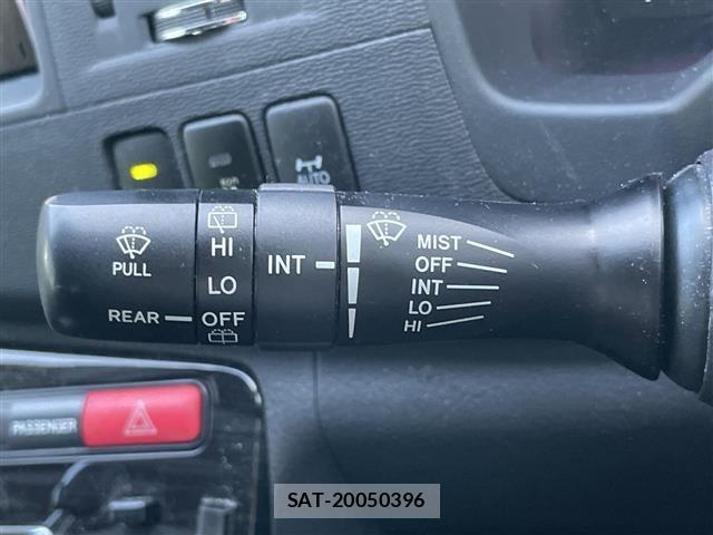 Toyota ISIS 2012 8707673-2