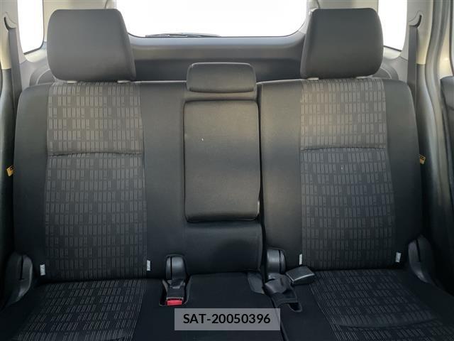 Toyota ISIS 2012 8707673-20
