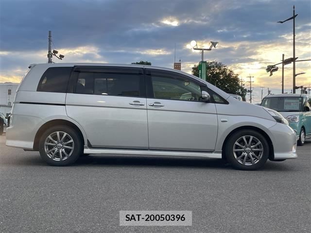 Toyota ISIS 2012 8707673-21