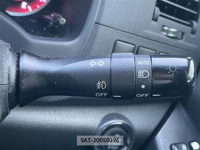 Toyota ISIS 2012 8707673-4