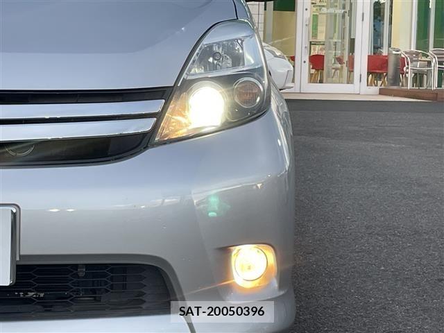 Toyota ISIS 2012 8707673-5