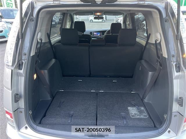 Toyota ISIS 2012 8707673-7