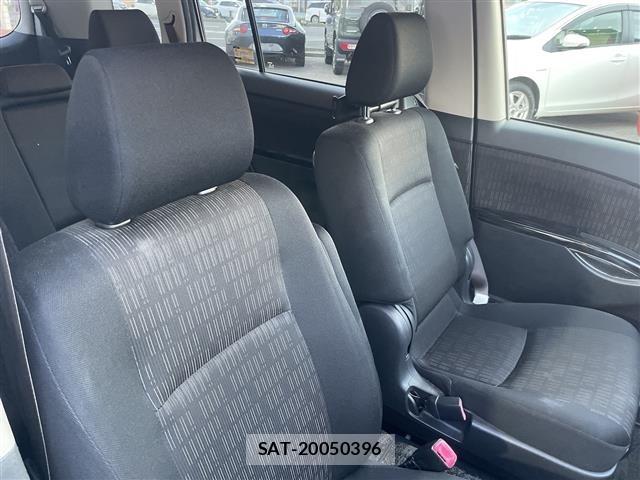 Toyota ISIS 2012 8707673-9
