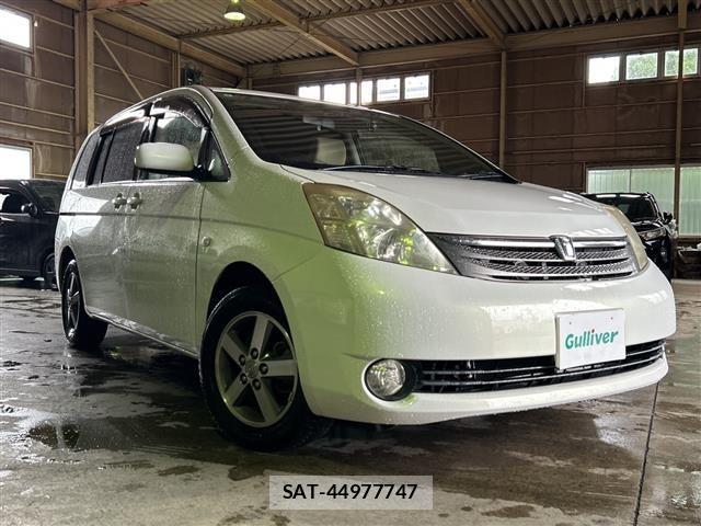 Toyota ISIS 2005 8825613-0