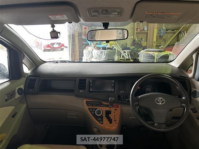 Toyota ISIS 2005 8825613-14