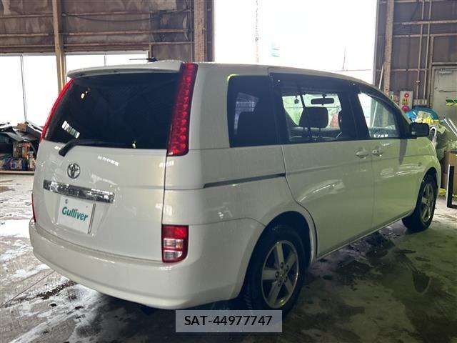 Toyota ISIS 2005 8825613-2