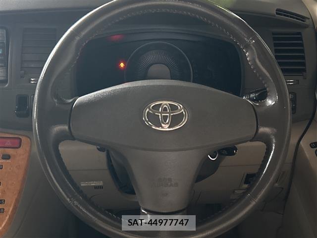 Toyota ISIS 2005 8825613-21