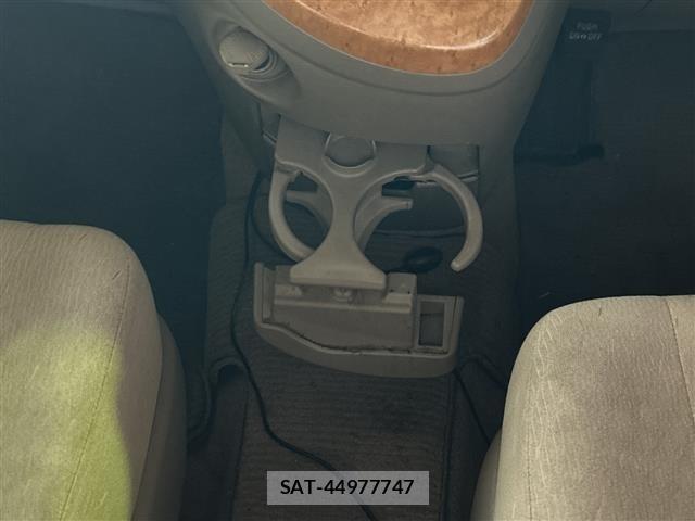 Toyota ISIS 2005 8825613-3