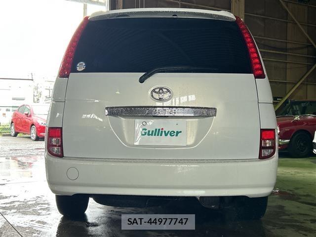 Toyota ISIS 2005 8825613-4
