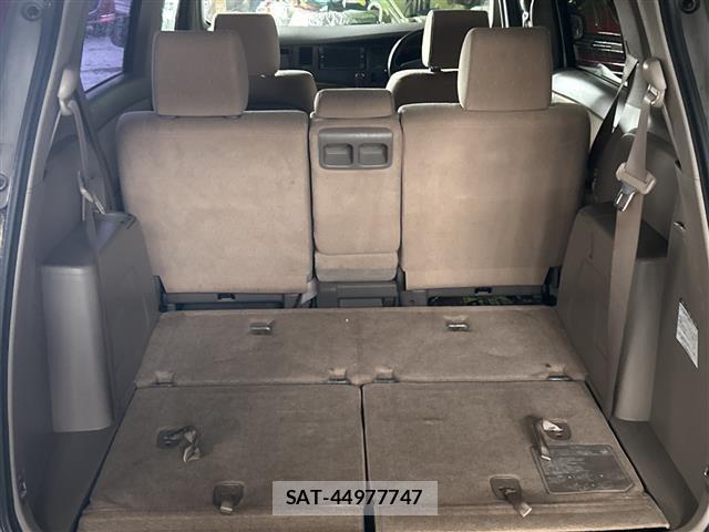 Toyota ISIS 2005 8825613-5