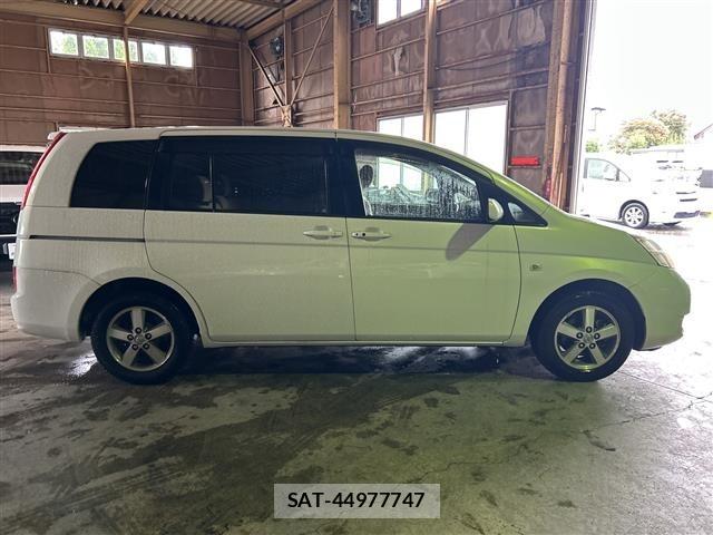 Toyota ISIS 2005 8825613-6