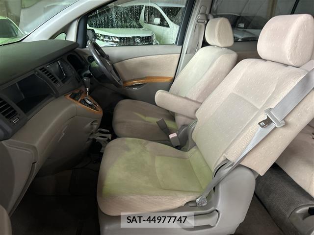 Toyota ISIS 2005 8825613-7