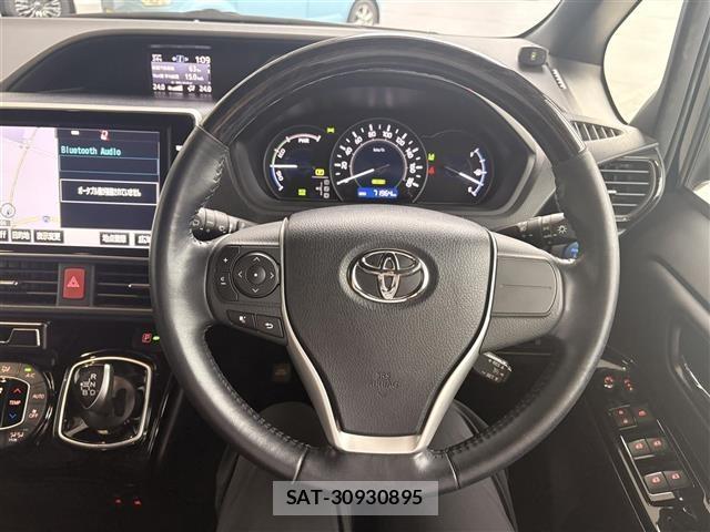 Toyota NOAH 2018 8706400-1