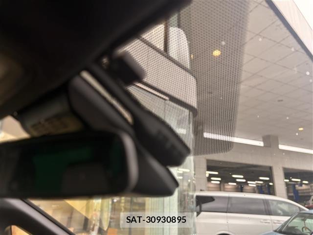 Toyota NOAH 2018 8706400-12