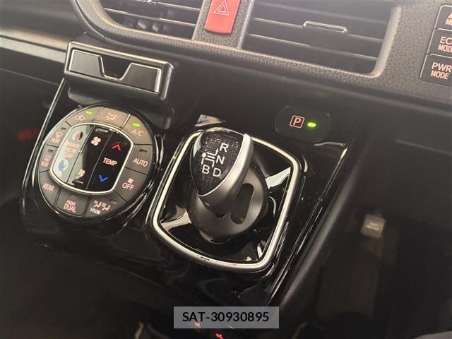 Toyota NOAH 2018 8706400-18