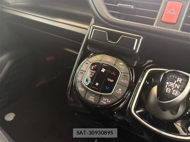 Toyota NOAH 2018 8706400-19