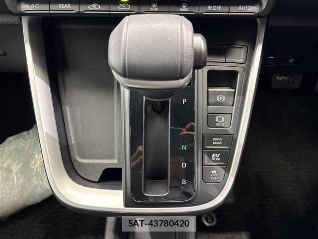 Toyota NOAH 2023 8706401-12