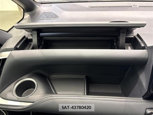 Toyota NOAH 2023 8706401-2