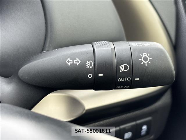 Toyota AQUA 2022 8705858-9