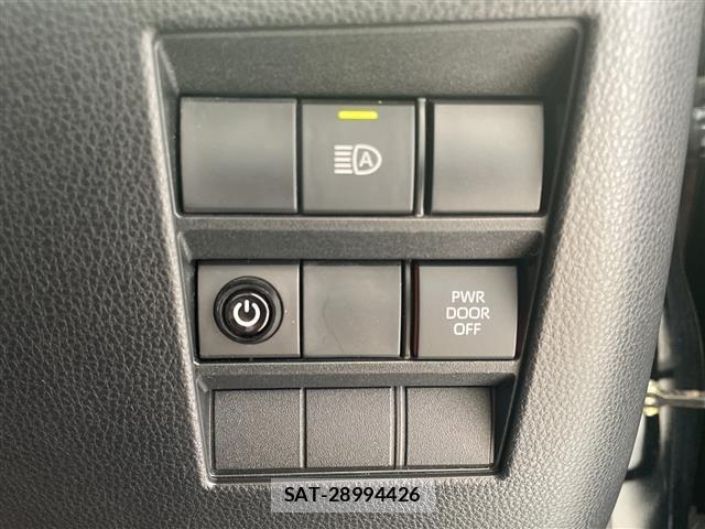 Toyota NOAH 2022 8706402-1