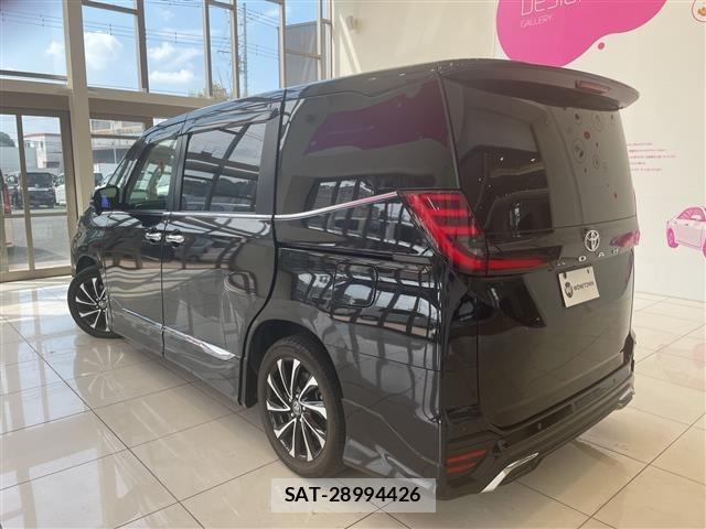 Toyota NOAH 2022 8706402-13