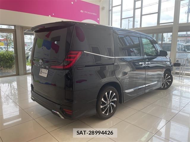Toyota NOAH 2022 8706402-2