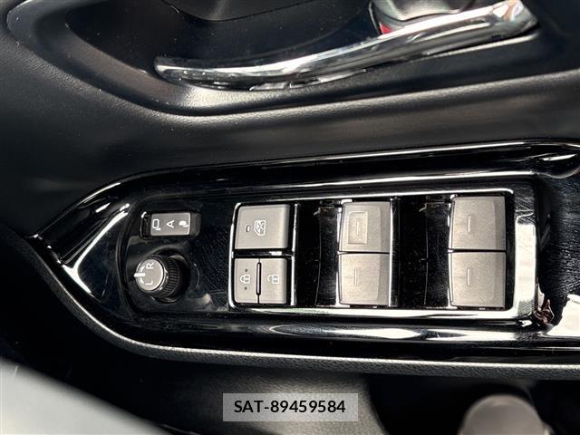 Toyota NOAH 2021 8706409-4