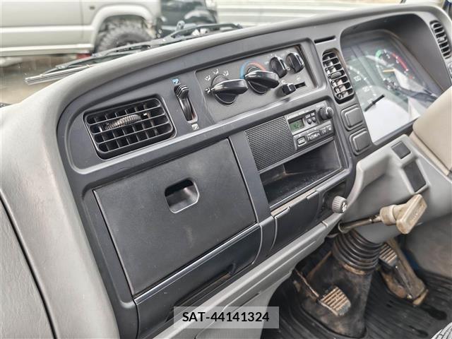 Mitsubishi CANTER 1996 8822165-11