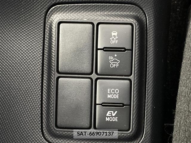 Toyota AQUA 2018 8705860-9