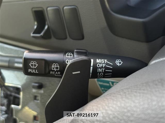 Toyota ISIS 2009 8947902-1
