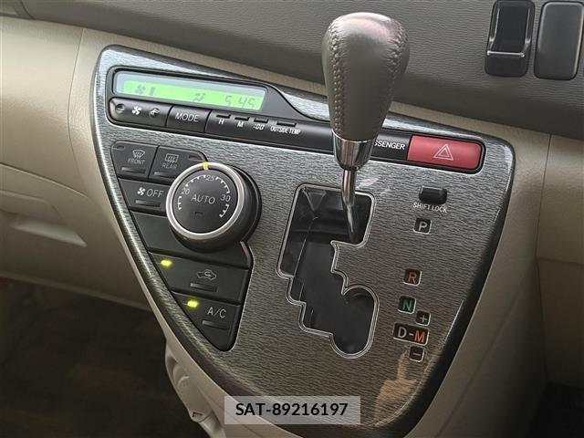 Toyota ISIS 2009 8947902-10