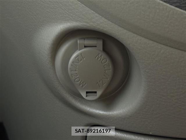 Toyota ISIS 2009 8947902-11