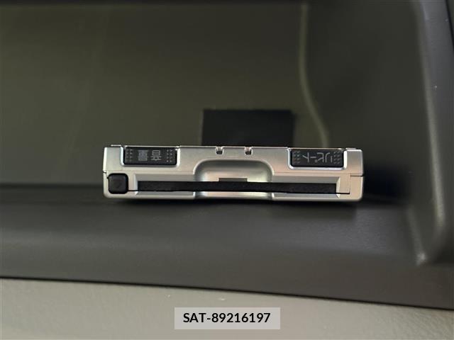 Toyota ISIS 2009 8947902-12