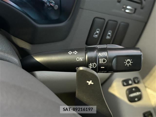Toyota ISIS 2009 8947902-3