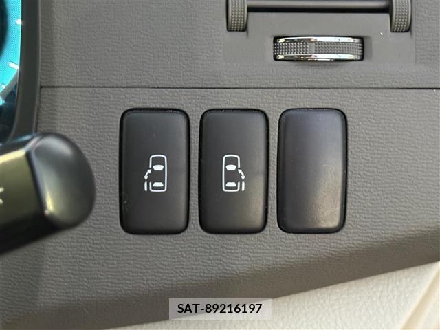 Toyota ISIS 2009 8947902-5