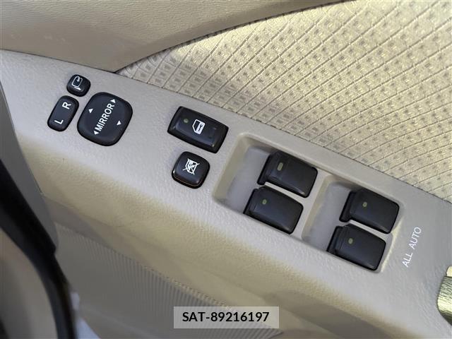 Toyota ISIS 2009 8947902-6