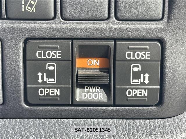 Toyota NOAH 2018 8706414-1