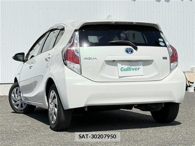 Toyota AQUA 2016 8705868-13