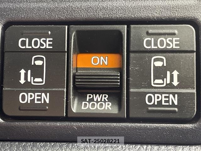 Toyota NOAH 2019 8706417-1
