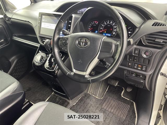 Toyota NOAH 2019 8706417-6