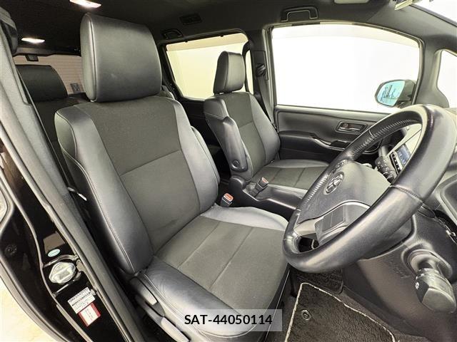 Toyota NOAH 2018 8706420-10