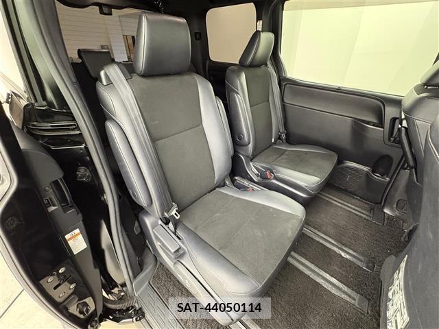 Toyota NOAH 2018 8706420-11