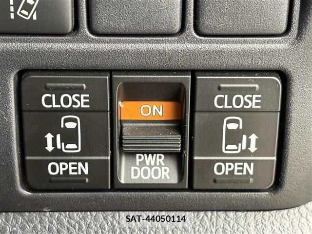 Toyota NOAH 2018 8706420-3