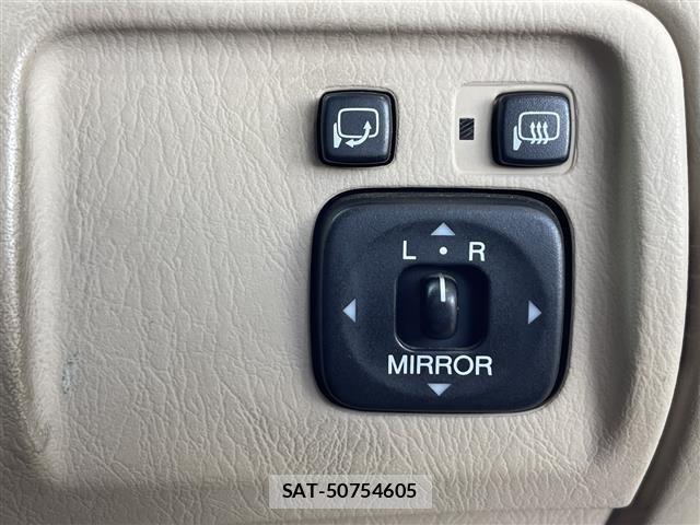 Toyota CROWN MAJESTA 2003 8939702-11