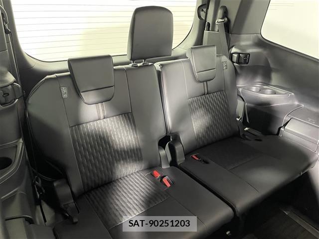 Toyota NOAH 2023 8706422-3