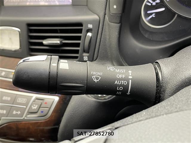 Nissan FUGA 2011 8909606-9